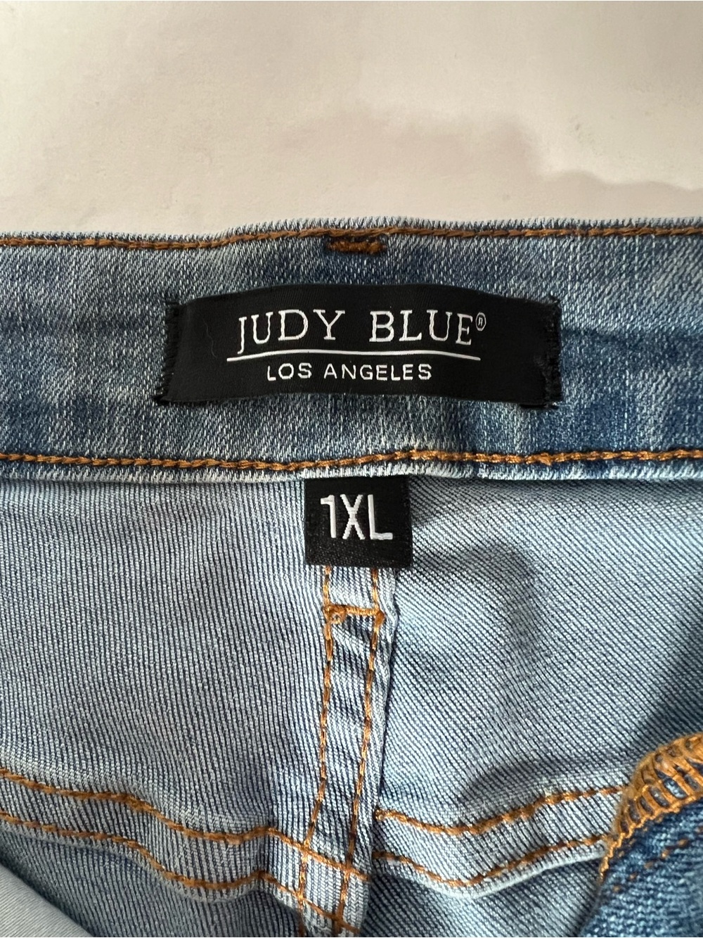 Judy Blue 1X Light Wash Denim Jean Shorts‎ - Picture 2 of 6